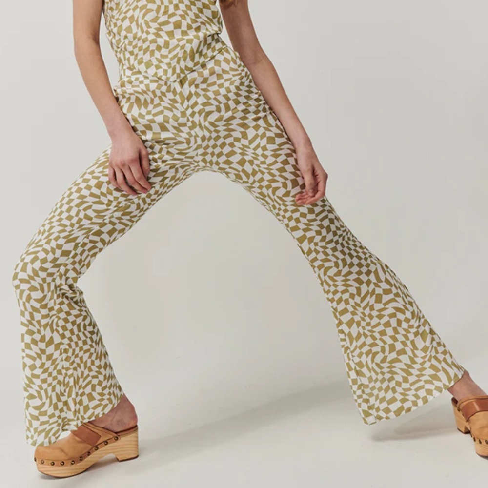 Retro Checkered flare pants!! ✌🏼